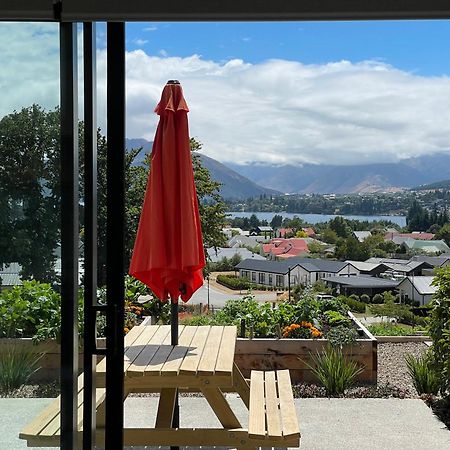 Lake Views - New Apartment With Room To Relax Wanaka Exterior foto