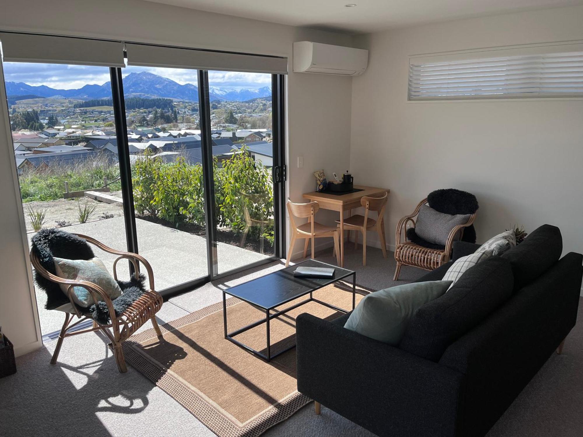 Lake Views - New Apartment With Room To Relax Wanaka Exterior foto