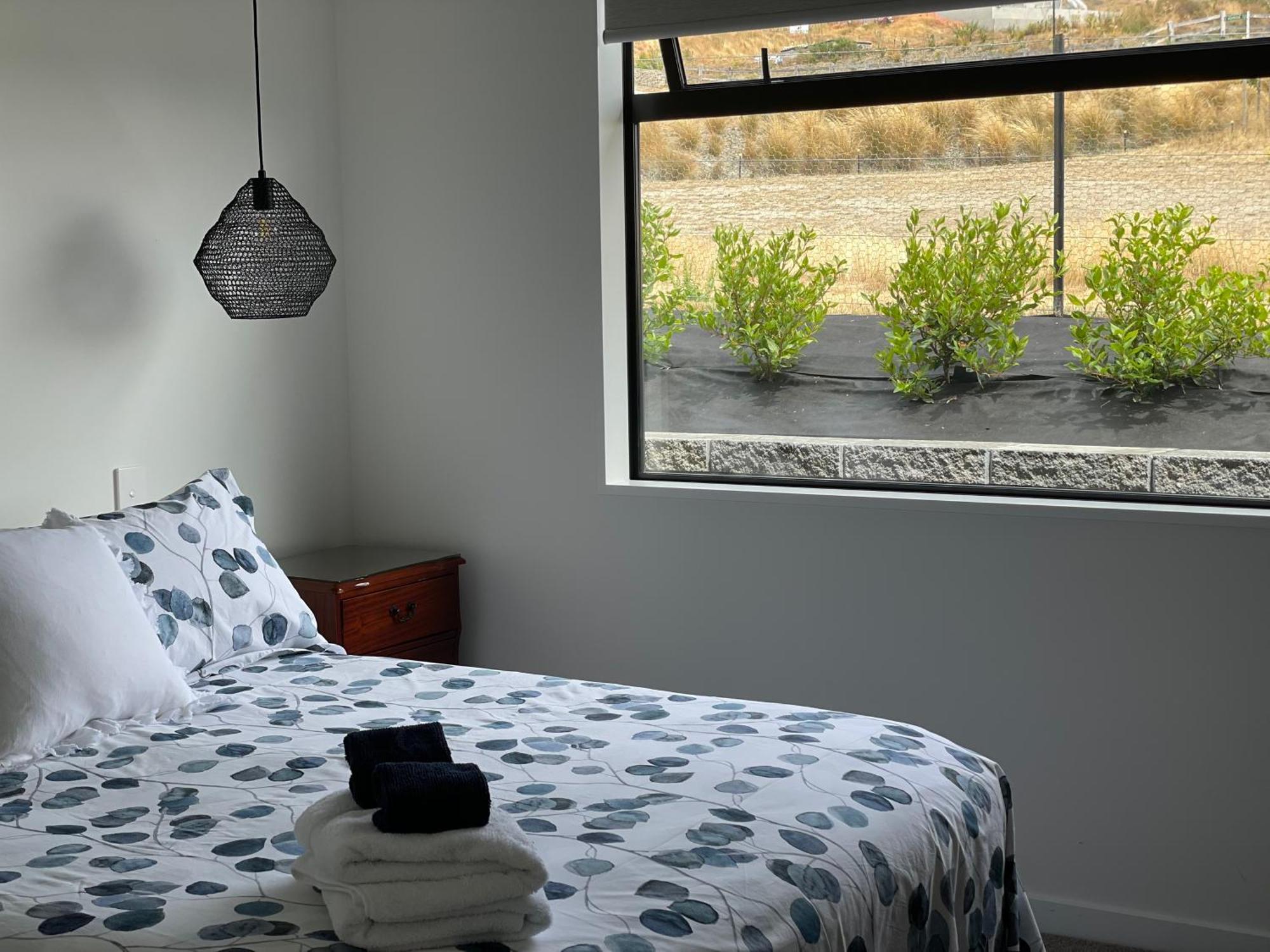 Lake Views - New Apartment With Room To Relax Wanaka Exterior foto