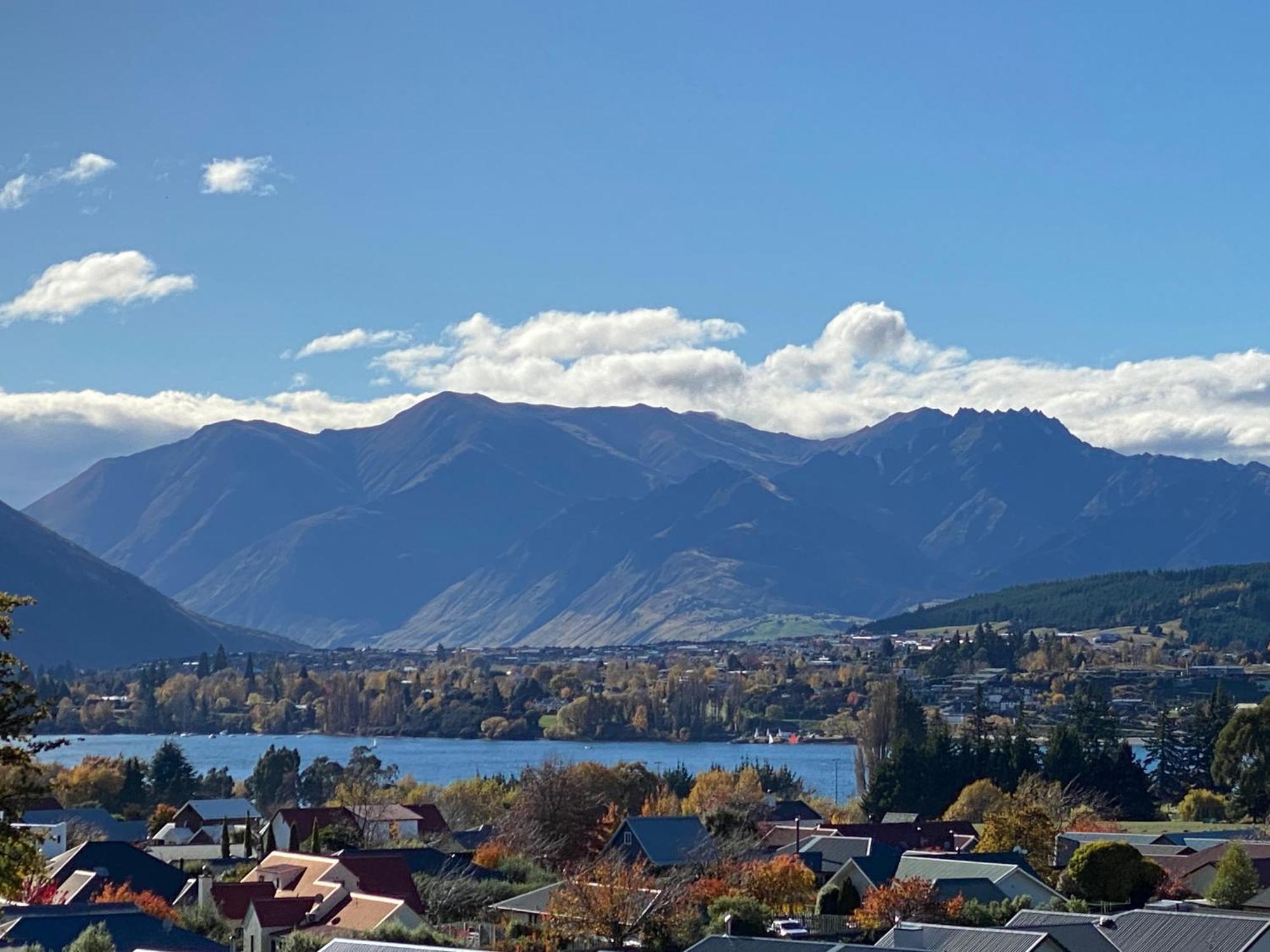 Lake Views - New Apartment With Room To Relax Wanaka Exterior foto